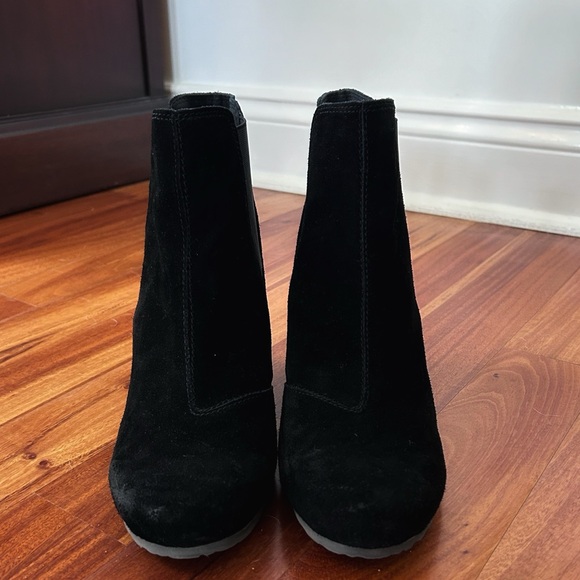 OTBT Dodge Wedge Women Black Pull On Ankle Bootie - Picture 7 of 9